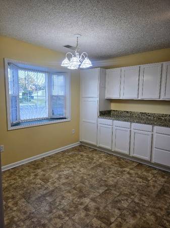 $1700.00 / 3br - 1360ft2 - 301 Courtyard West, Newport, NC 2857063897185920770124