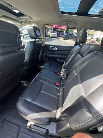 Nissan pathfinder 2014 - $4,200 (Oakland Gardens)63654709650305123