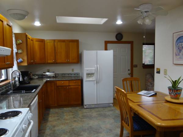 $1,450 / 2br - 1200ft2 - Lovely private Home for rent- Quiet neighborhood! (Watson Lane)63687932555393121