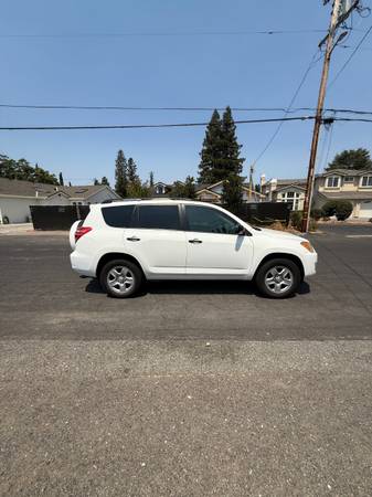 Toyota RAV 4 título limpio 2011 - $9.600 (los gatos)63470897733507124