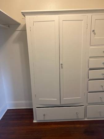 $1,175 / 475ft2 - Top Floor-Studio in Historical building - view to the east (Nob Hill and trendy NW 23rd)63999452169987122