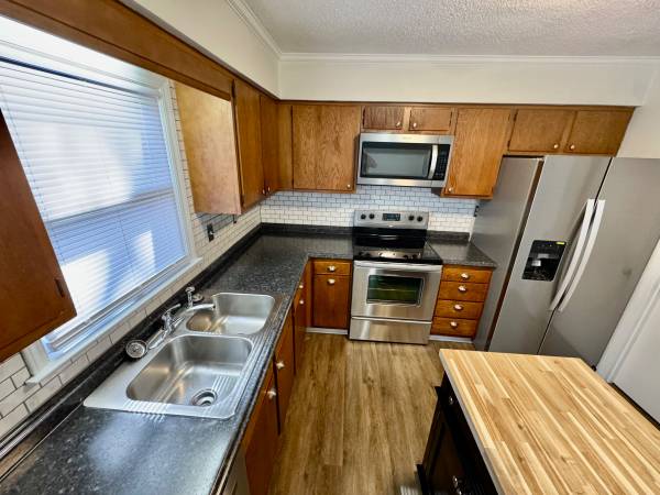 $1,400 / 3br - 1470ft2 - 3 Bedroom in Twin Oaks!! (Greenville)63897185694338123
