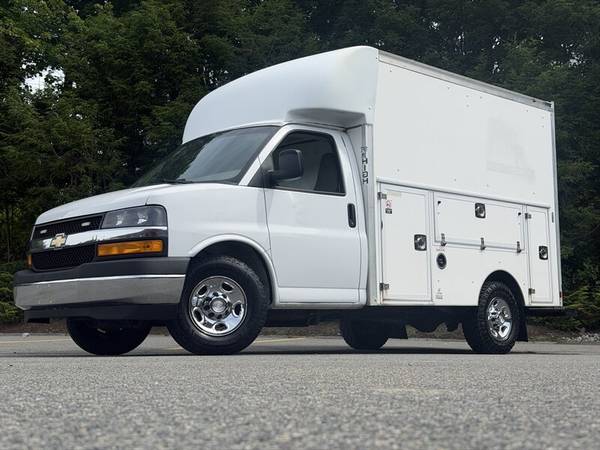 2019 Chevrolet Express 10' - Photo 2