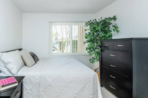 $2,499 / 2br - 860ft2 - Spacious Walk In Closets, Located in Canyon Country, 2bd 2ba (18414 W. Jakes Way, Canyon Country, CA)63818753554561121