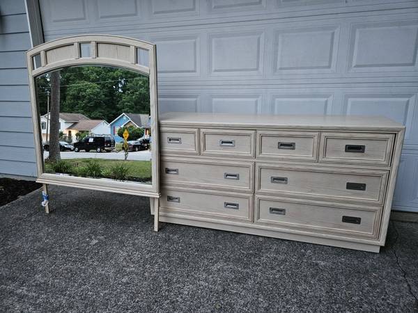Stanley dresser and mirror 1