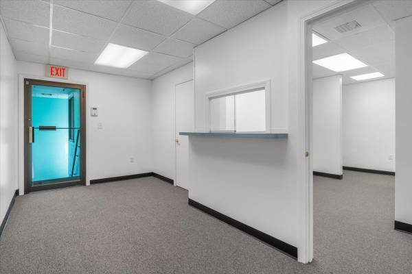 $250,000 / 1100ft2 - Office For Sale - Many Options -Dental, Medical, Realty, Tax & More!! (Brockton)63863243822593124