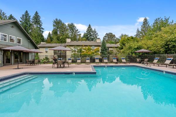 $1,982 / 2br - 990ft2 - In-Home Washer & Dryer, Lush Landscaping, Spa Hot Tub (2600 NE Minnehaha St, Vancouver, WA)63820883218179120
