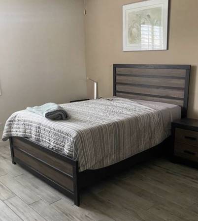 Queen size bed frame,Mattress Memory Foam ( Ashley brand) No Pets No S 1