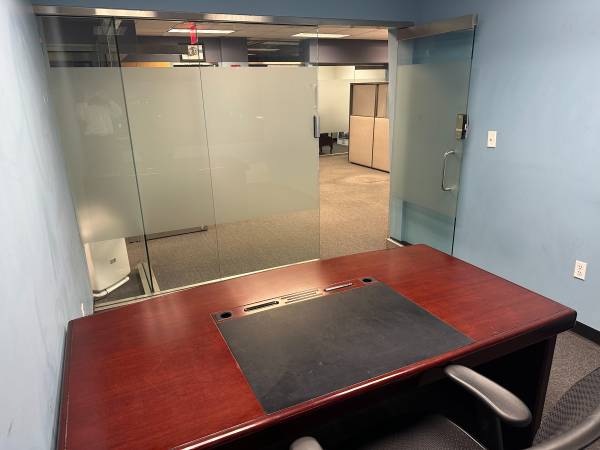 $750 / 250ft2 - Cozy, convenient coworking cubicles with fast internet (Flushing)64033456665346123