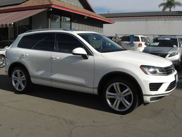 2016 VW Touareg VR6 Exec Pack nav awd pana roof white/black records - $10,999 (Escondido)63470054783107120