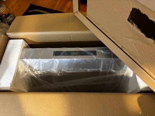 Range Hood Under Cabinet New in Box 1