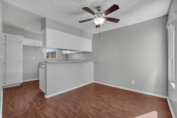 $2,030 / 1hab - 700ft2 - Jacuzzi relajante, centro comunitario, administración en el lugar (13811 Shoemaker Ave, Norwalk, CA)63701111442433120