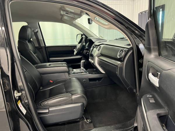 2017 Toyota Tundra SR5 CrewMax - Photo 11