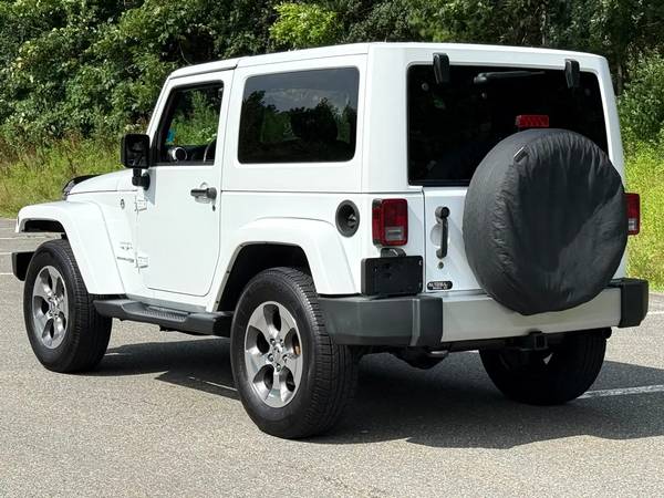 2018 Jeep Wrangler JK Sahara 4WD - $21,900 (Derry)63437569844225122