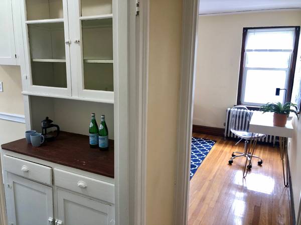 $2,900 / 2br - November 1, 2025 Large Top Floor 2 Bed one bath in Davis Sq. Zero Fee (Davis Square)63699256585731123