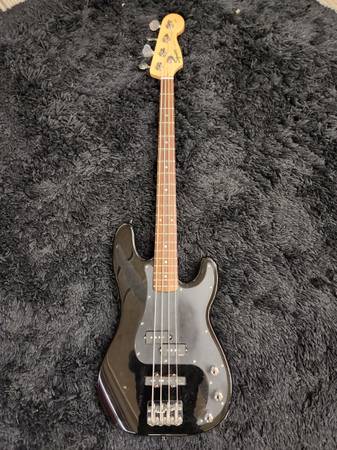 Squier PJ Bass 1