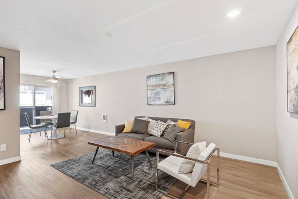 $2,705 / 1br - 816ft2 - 🐾 Pet-Friendly Living with Private Patios – Shadowcreek Apts (campbell)63785476847747123