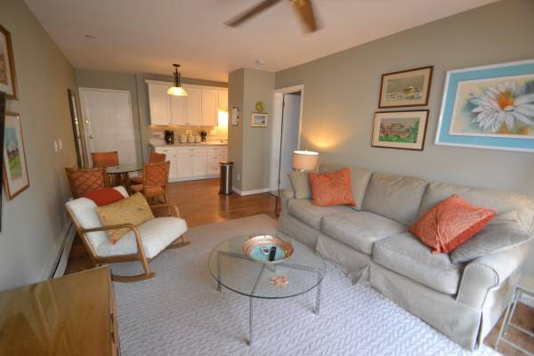 $1,295 / 1br - 600ft2 - R-27 Furnished 1BR Center City location (Bond Hill)63974472448003120