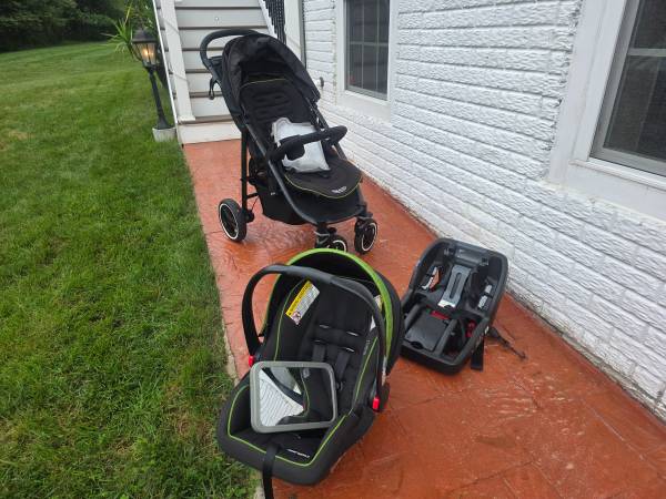 Single Graco Stroller with car seat 150$ 1