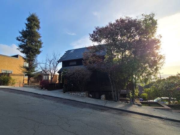 Beautiful Loft located in Point Richmond.. 1