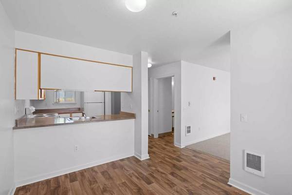 $1,575 / 1br - 809ft2 - Home is Where the Heart is – Make Yours Shine Brightly Here! (Tigard)64039055571075124