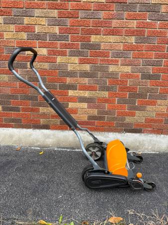 Fiskars reel mower 1