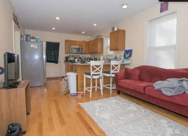 $4,600 / 4br - Updated Allston 4 Bed For $4,600 AVAIL NOW NO FEE (Allston)63810039712003121