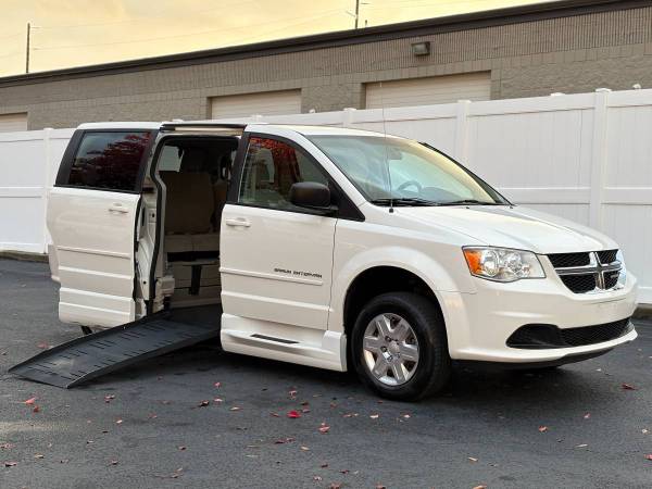2012 Dodge Grand Caravan - WHEELCHAIR VAN / MANUAL RAMP / ****80K**** 1