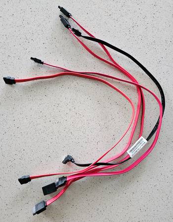 1 SATA - SSD/HDD - Cables 1