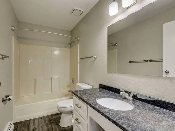 $1,122 / 2br - 850ft2 - Springdale Apartments - 2 Bedroom (Appleton)63838112378369123