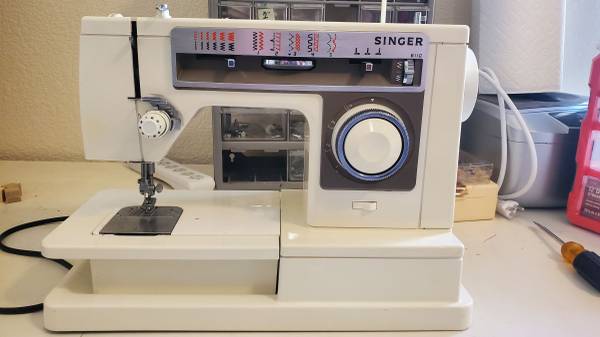 Singer 6110 sewing machine with accessories, $30 obo 1