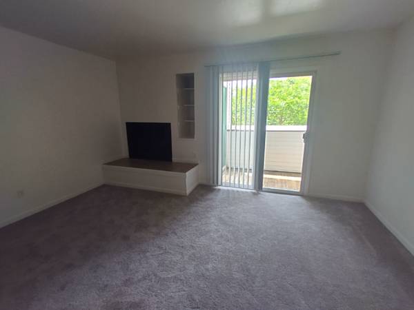$1041.00 / 2br - 840ft2 - Modern 2 Bed 1.5 Bath Apartment in Lynchburg, VA - Available 09/18 - $63851967369475122