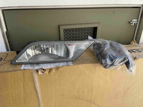 brand new 2013 Honda odyssey Passenger Side fog light 1
