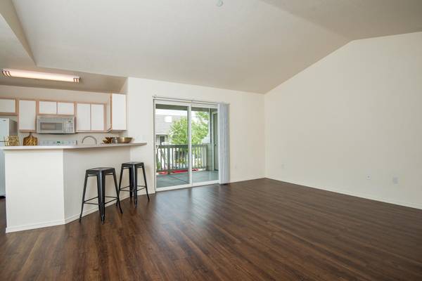 $1,982 / 2br - 1045ft2 - $1,000 Off 1st Month's Rent on Select Apartments! Call for Details. (Wilsonville - I5, 205, Tigard, Oregon City, T)63820739174273123