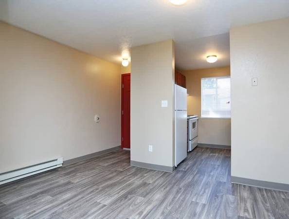 Playground, Cable Ready, On-Site Management 1