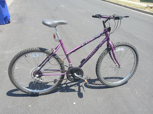 26" Huffy - Strobe, bicicleta A.T.B. indestructible de 15 velocidades - $75 (Richmond/¿Entrega en Richmond BART?)63471255705091120