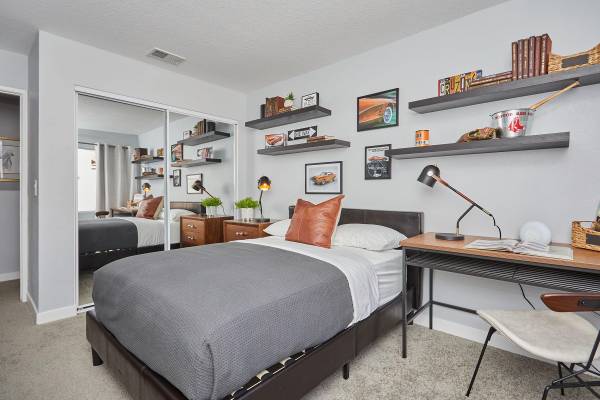 $2,699 / 2br - 971ft2 - 2 BD, Easy Access to Freeways, in Santa Clarita CA (Santa Clarita)63700899577985122