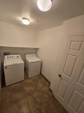 $1,889 / 3br - 1630ft2 - Moving soon?64018139130371122