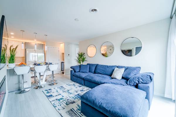 $1600.00 / 2br - 950ft2 - Condominio moderno de 2 habitaciones/2.5 baños en Ocean City - Disponible octubre de 2025 - $160063839299564291120