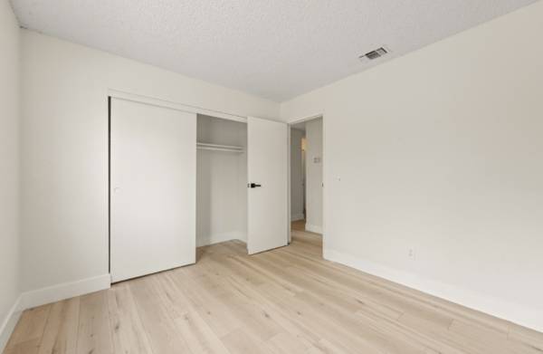 $800 / 3 habitaciones - ¡Habitación en alquiler en casa! (Sacramento)63228504303233122