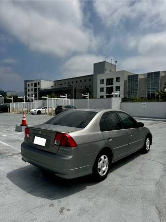 Civic hybrid - Grey Four Door Sedan 💪 - $2,20063624676162819122