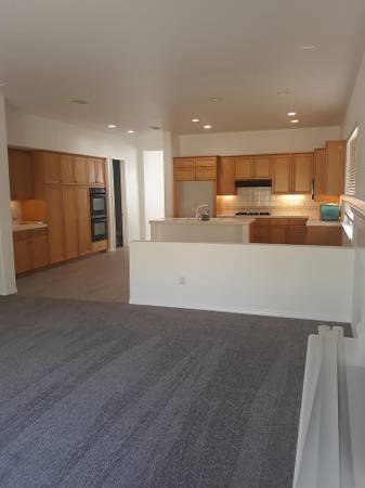 $2,200 / 3br - 2115ft2 - A gorgeous 3 bedrooms, 2.5 bathroom, move in ready. (605 Corte Sol, Camarillo, CA)63800474285059122
