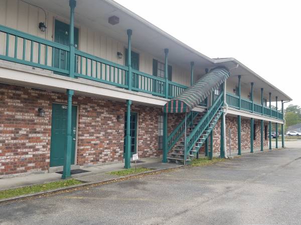 $450 / 475ft2 - Upstairs Office Space on I-10 Serv Rd near Walmart, Includes Water (Slidell)63792170789123121