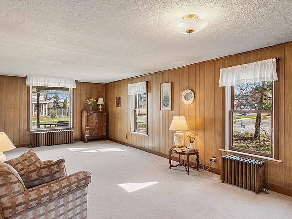 $2,450 / 4br - 1700ft2 - CENTRAL NEIGHBORHOOD FAMILY HOME RENTAL - $2,450/MONTH plus utilities (Traverse City)64037896303874123