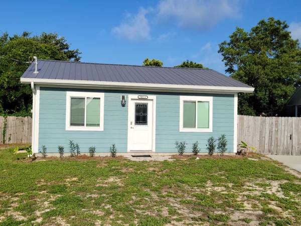 $1400.00 / 1br - 624ft2 - Bungalow - West End PCB63924680837122121