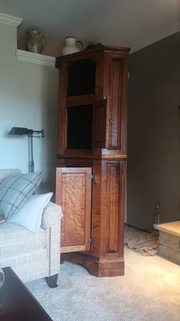 Corner cabinet 1