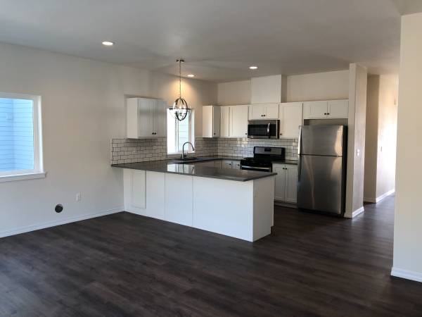 $2,300 / 4br - 1885ft2 - 1368 SW Center (Pullman)63689276724225122