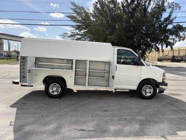 2019 Chevrolet EXPRESS 3500 CUTAWAY - Photo 9