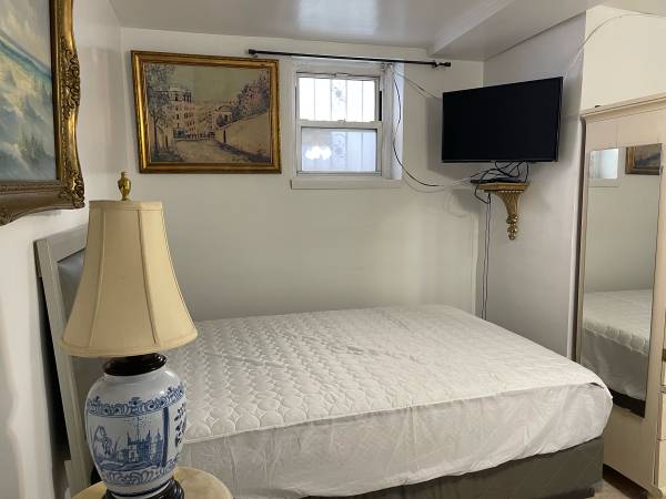 $1,400 small self contained studio (Brooklyn)63874740572547121
