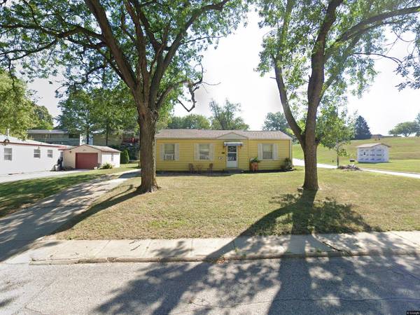 $1050.00 / 3br - 976ft2 - 1506 Oak Street – Comfy 3-Bed, 1-Bath House – $1,050/month63681714060289120